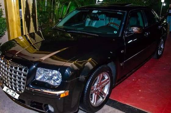 CHRYSLER 300 C 5.7 HEMI SEDAN V8 16V GASOLINA 4P AUTOMÁTICO CHRYSLER 300 C 5.7 HEMI SEDAN V8 16V GASOLINA 4P AUTOMÁTICO